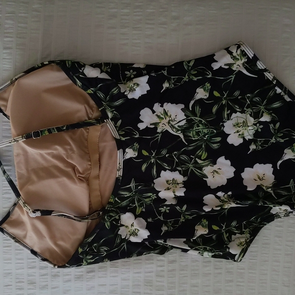 Kortni Jeane One-Piece - Picture 2 of 3